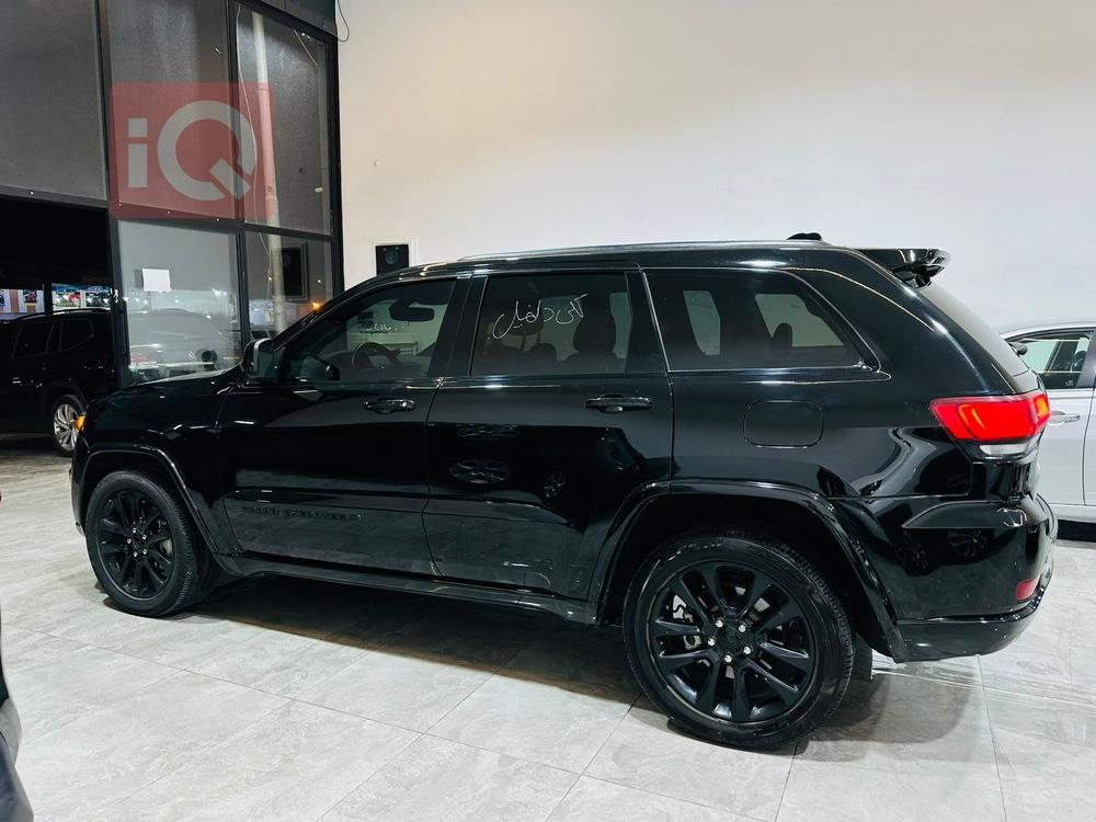 جیپ گراند شیرۆکی